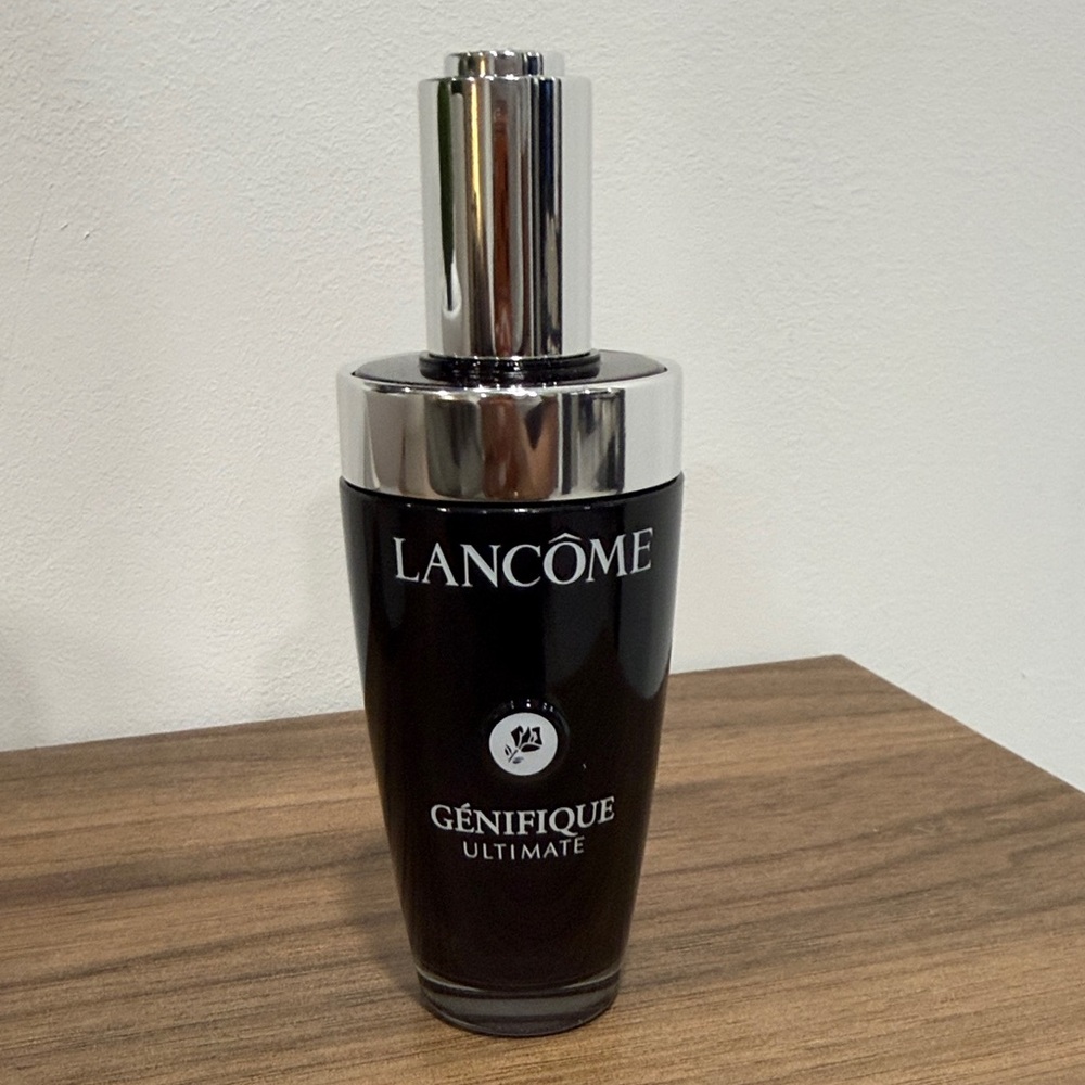 Génifique Ultimate Serum - Black and Silver